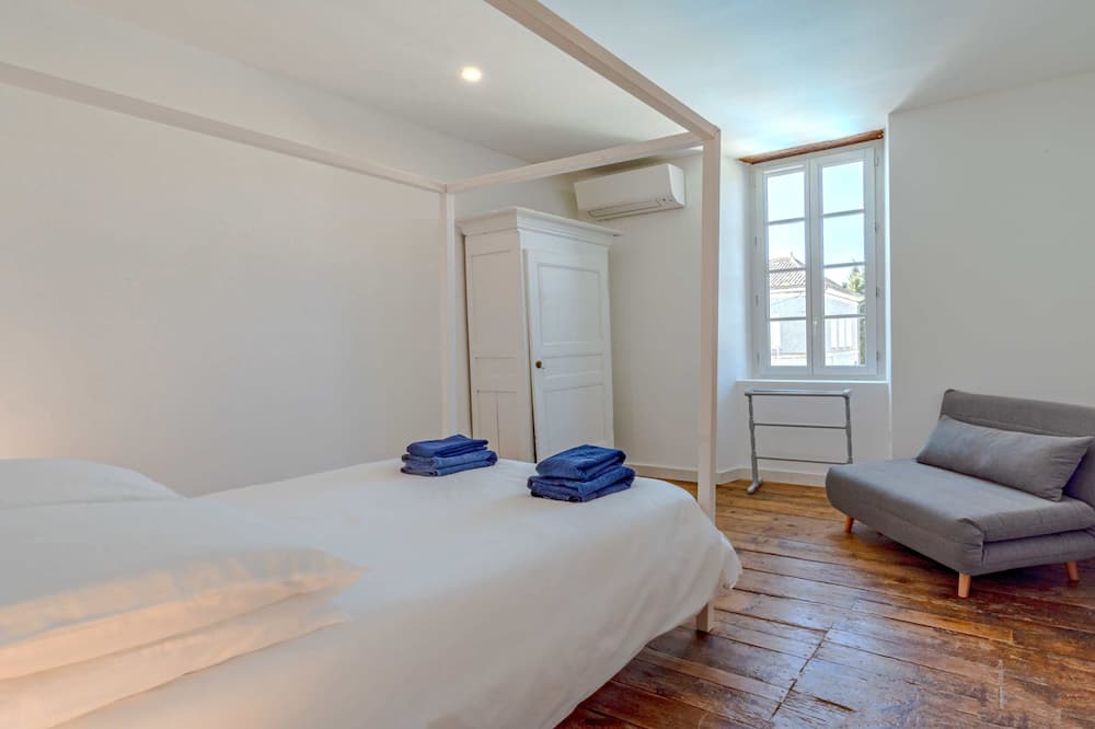 Photo of Bedroom in Villefranche-de-Lonchat