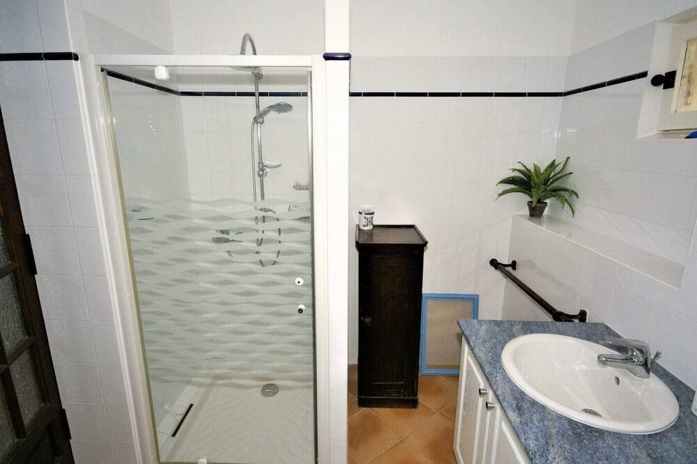 Photo of Bathroom in Lusignac