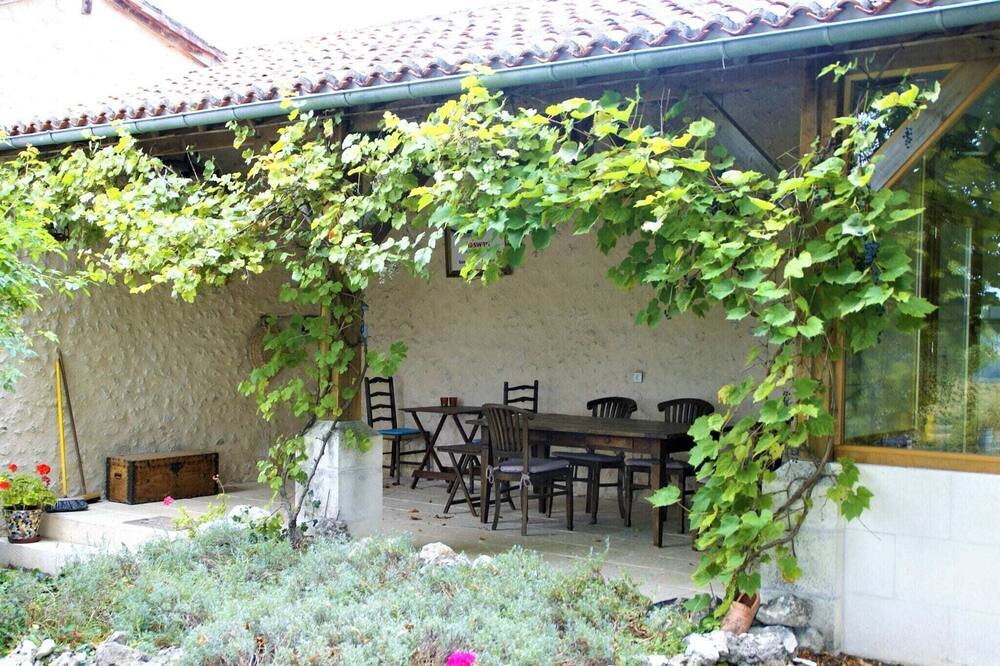 Photo of Patio Balcony in Lusignac
