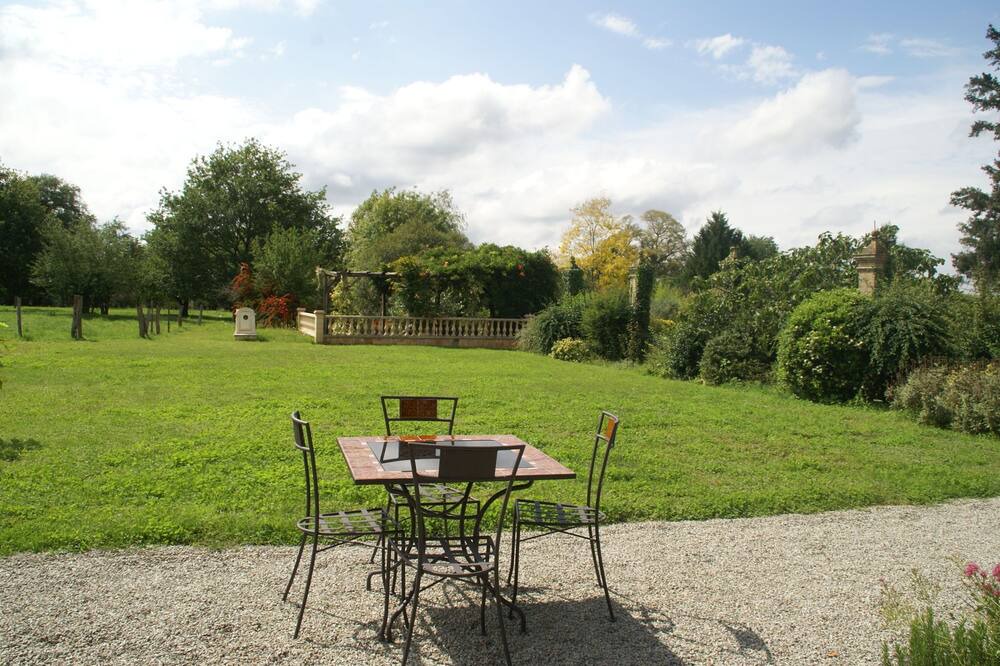 Photo of Outdoor in Pressac