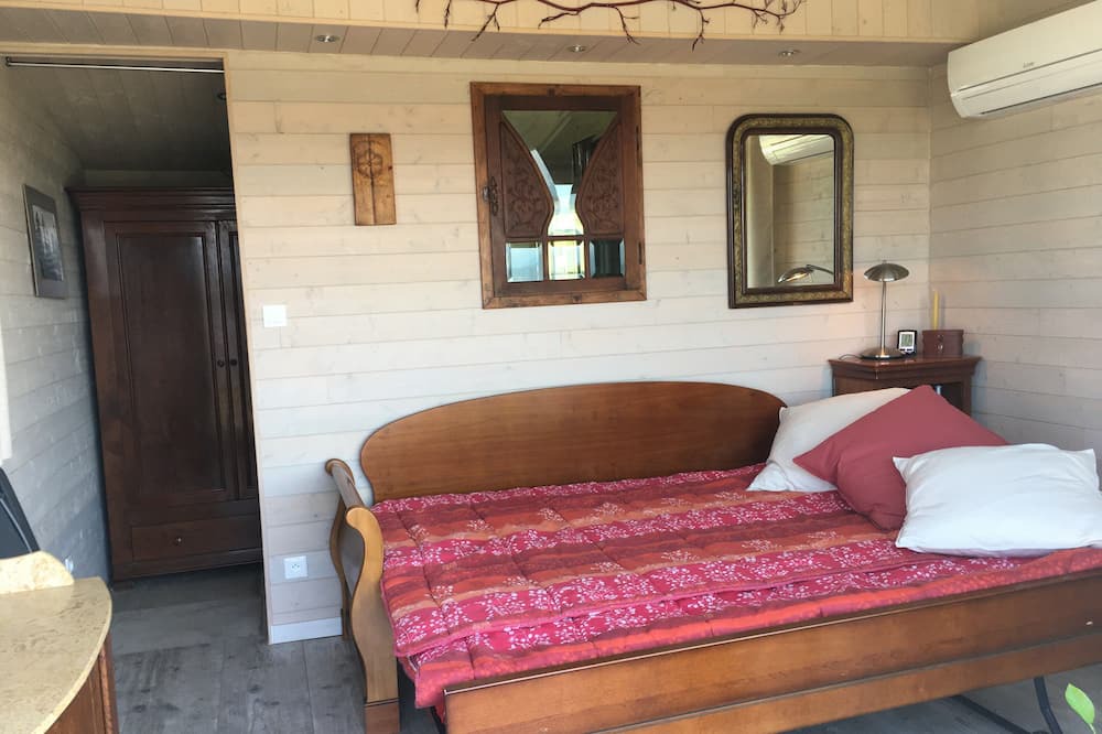 Photo of Bedroom in Oloron-Sainte-Marie