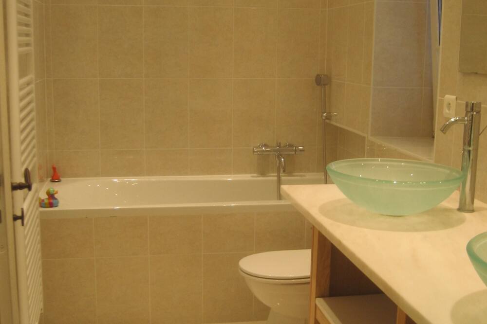 Photo of Bathroom in Semoussac