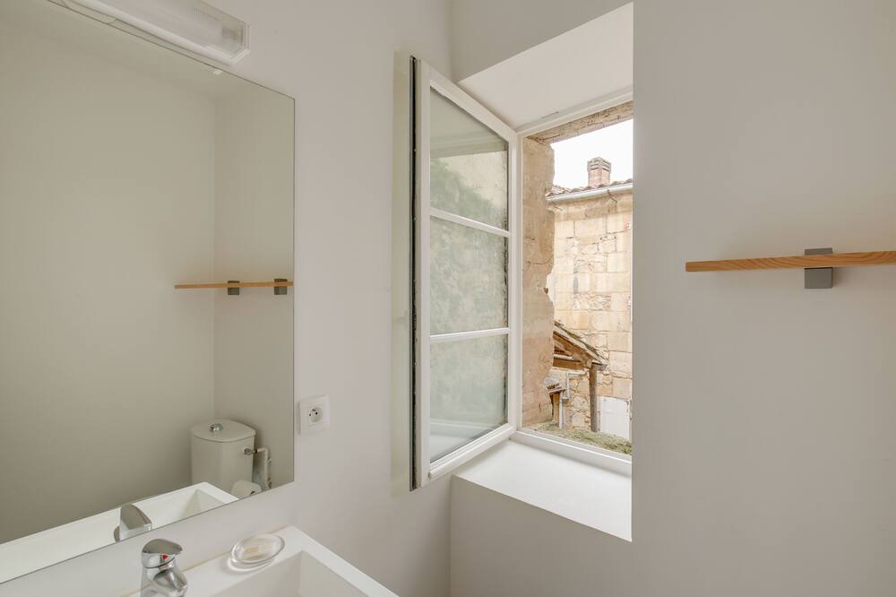 Photo of Bathroom in Saint-Emilion