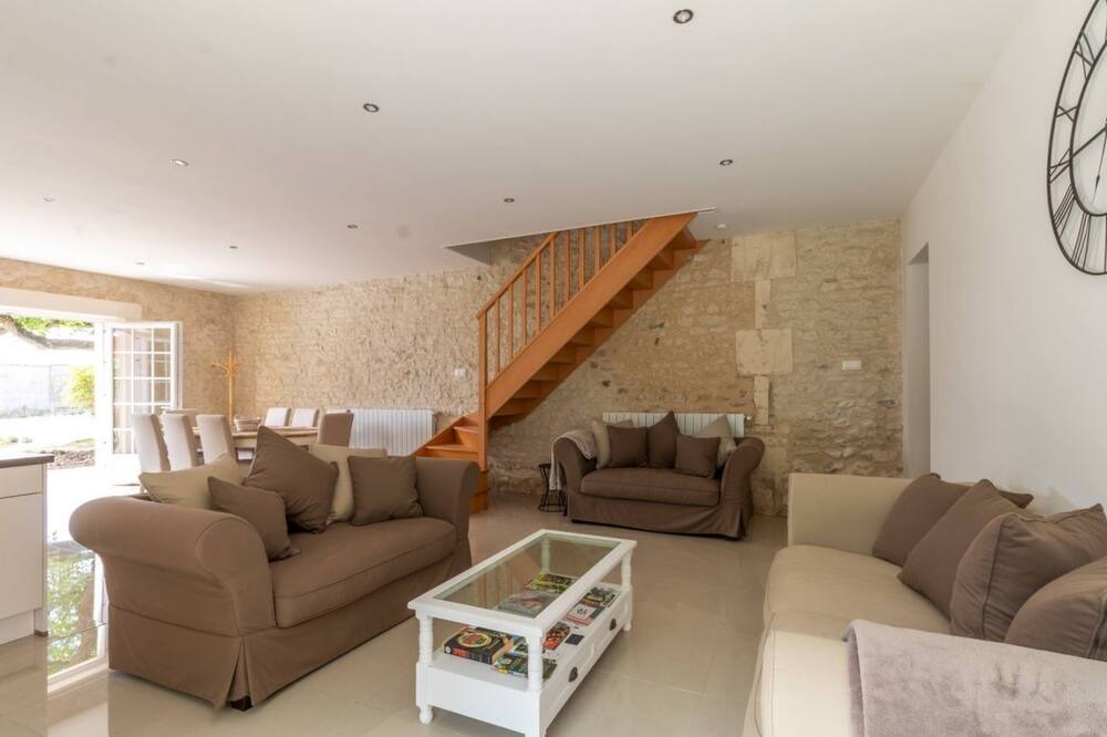 Photo of Livingroom in Louzac-Saint-Andre