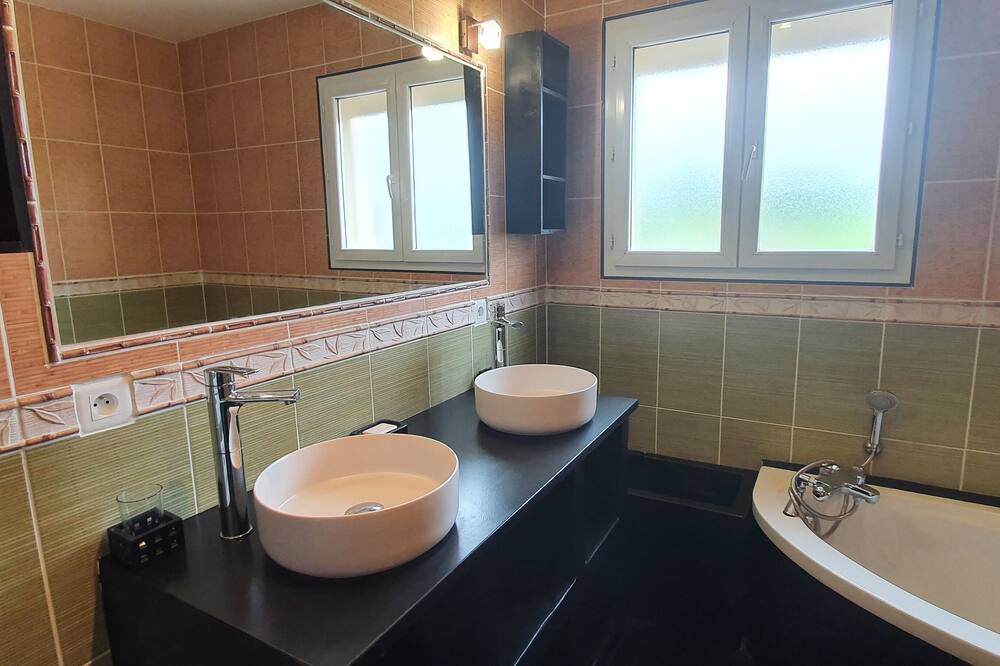 Photo of Bathroom in Veyrines-de-Vergt