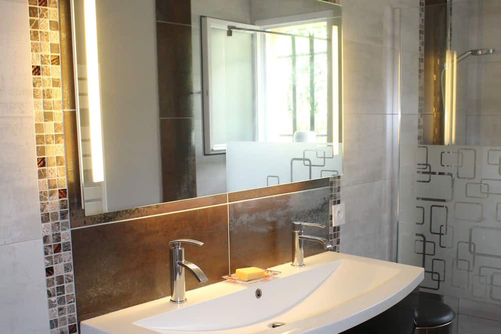 Photo of Bathroom in Buros