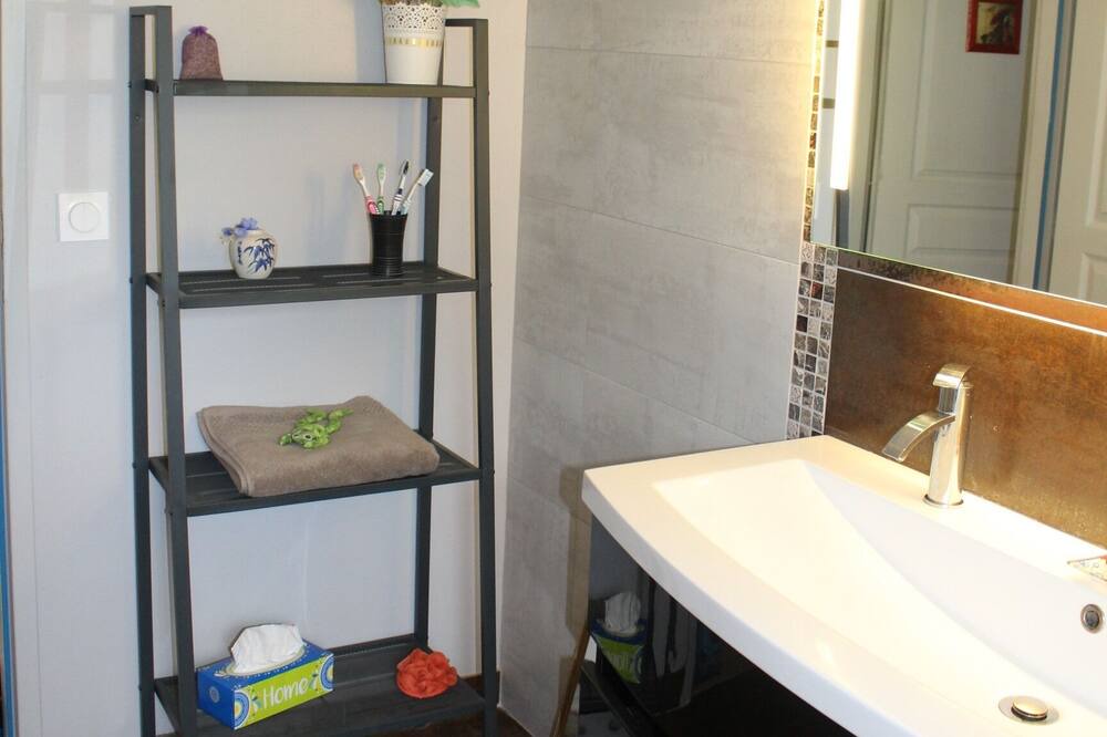 Photo of Bathroom in Buros