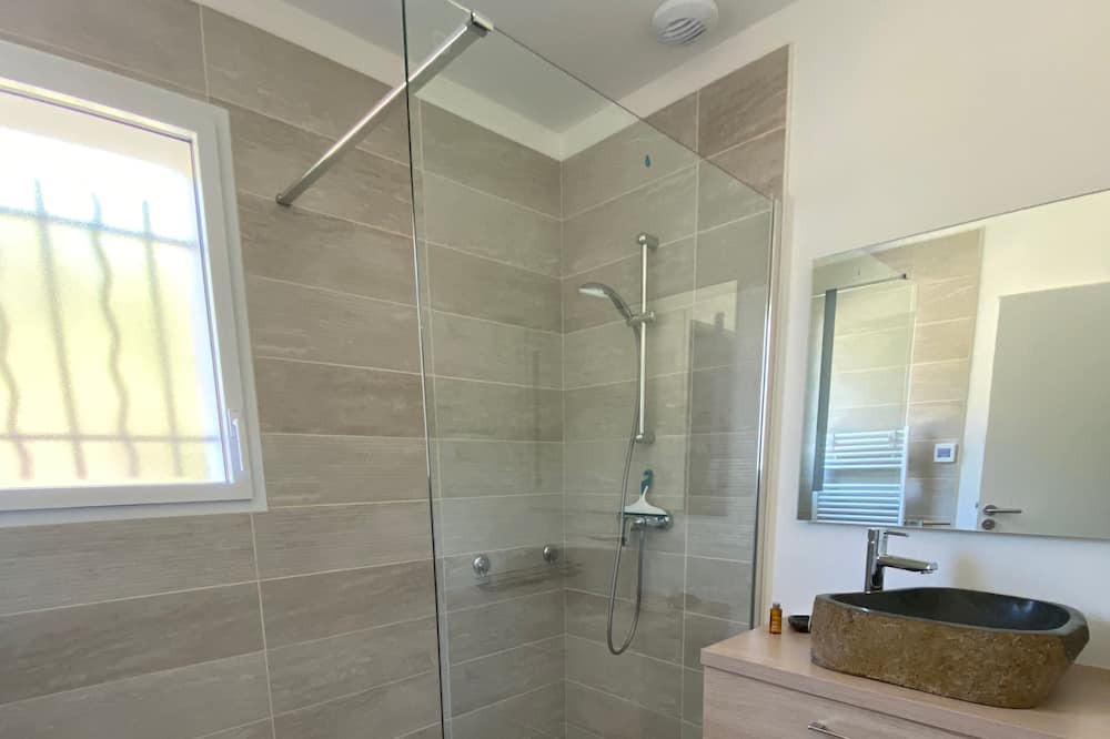 Photo of Bathroom in Escource