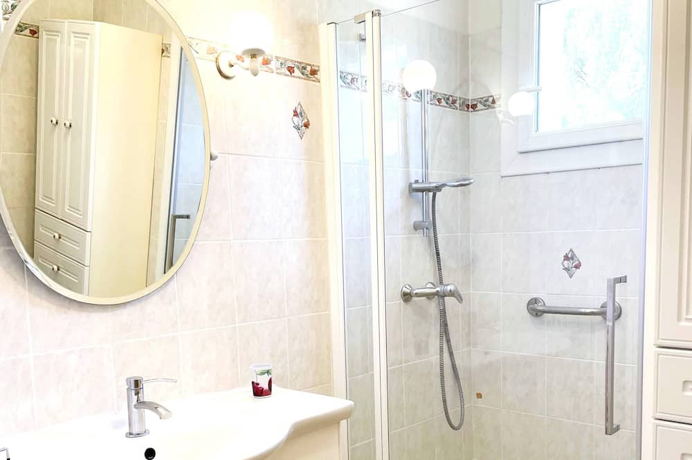 Photo of Bathroom in Sablet