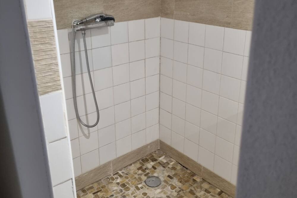 Photo of Bathroom in Miramont-de-Guyenne