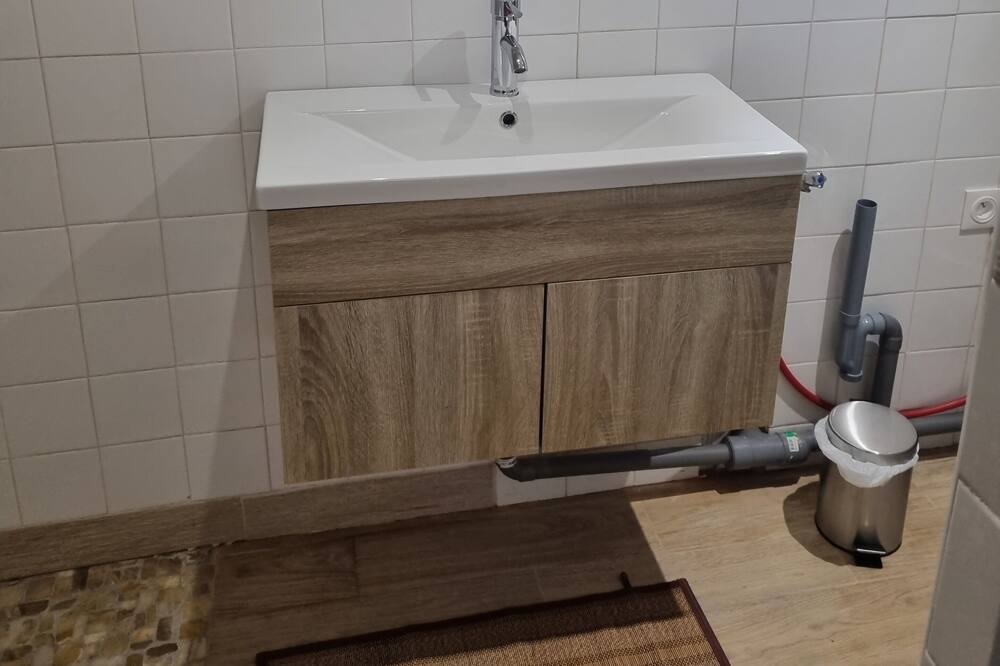 Photo of Bathroom in Miramont-de-Guyenne