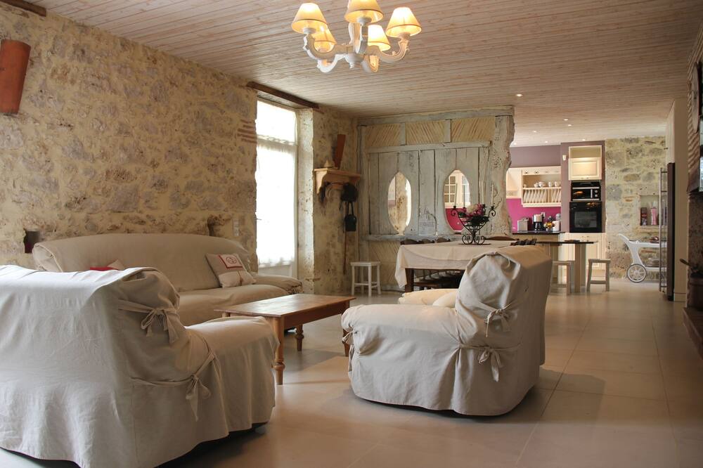 Photo of Livingroom in Fregimont