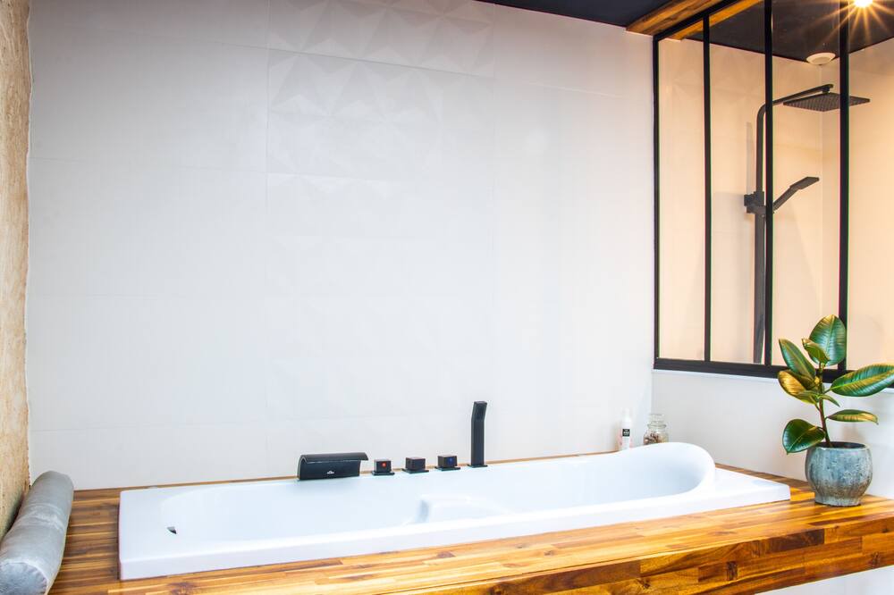 Photo of Bathroom in Latille