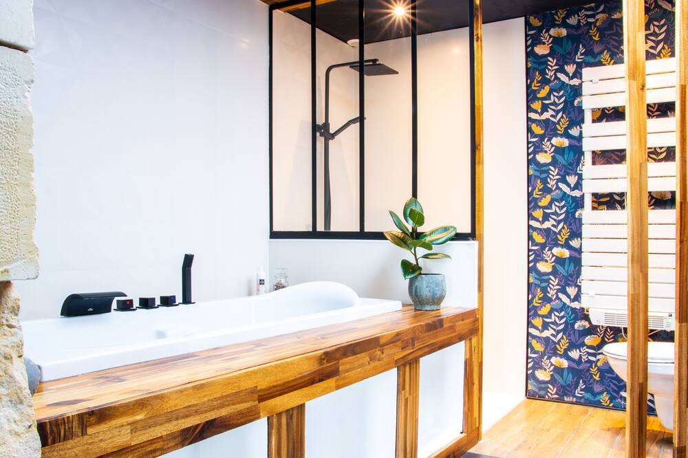 Photo of Bathroom in Latille