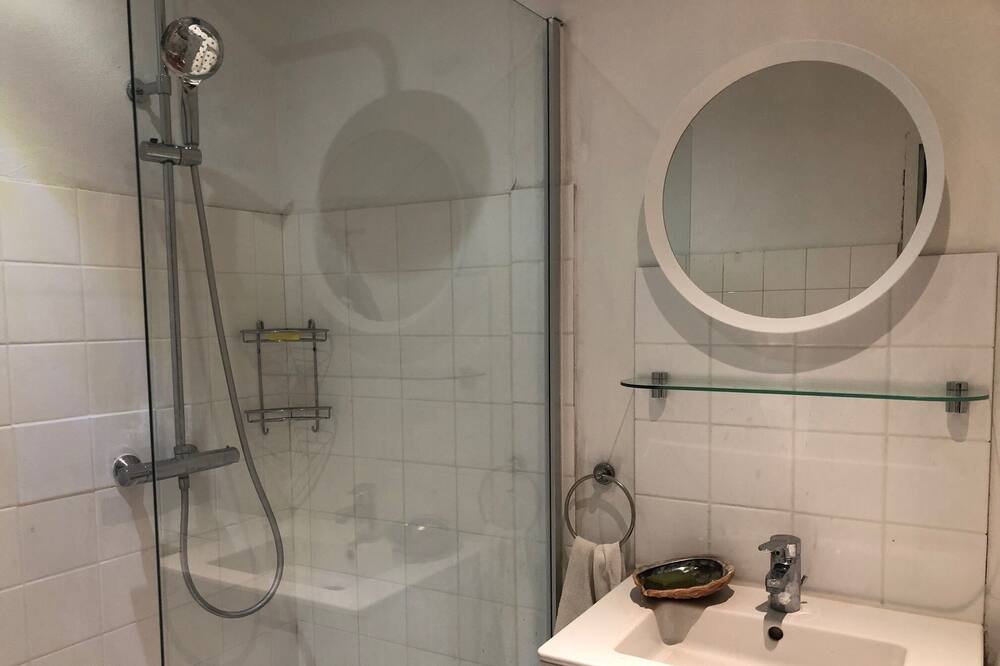 Photo of Bathroom in Labretonie