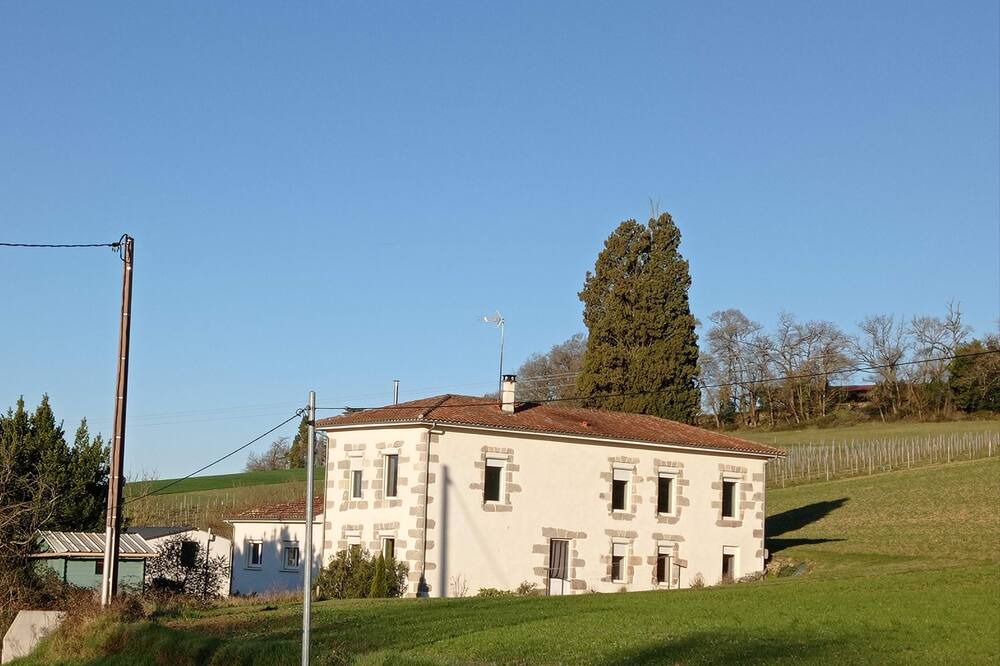 Photo of Outdoor in Nerac