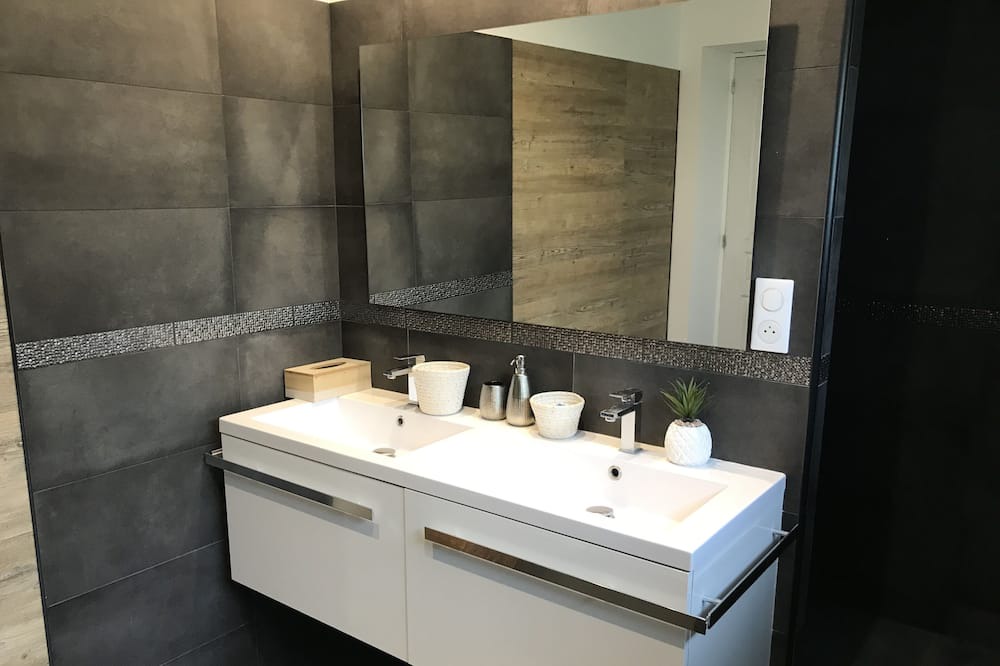 Photo of Bathroom in La Brede