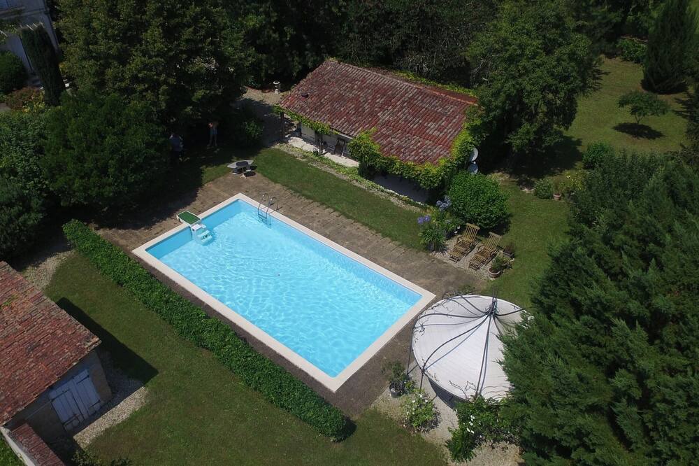 Photo of Outdoor in Saint-Leon-sur-l'Isle