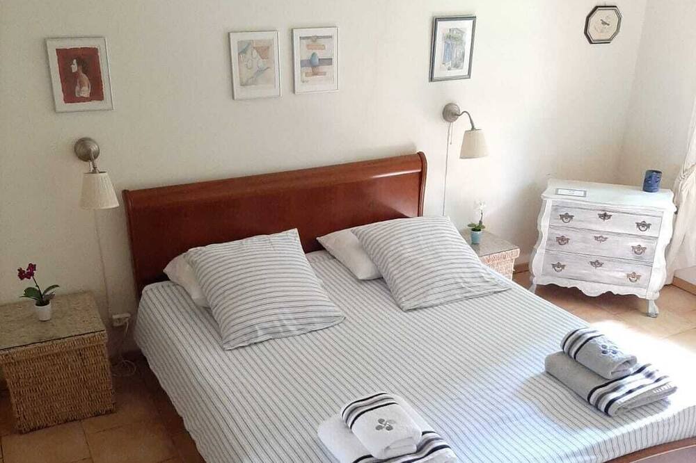 Photo of Bedroom in Saint-Leon-sur-l'Isle