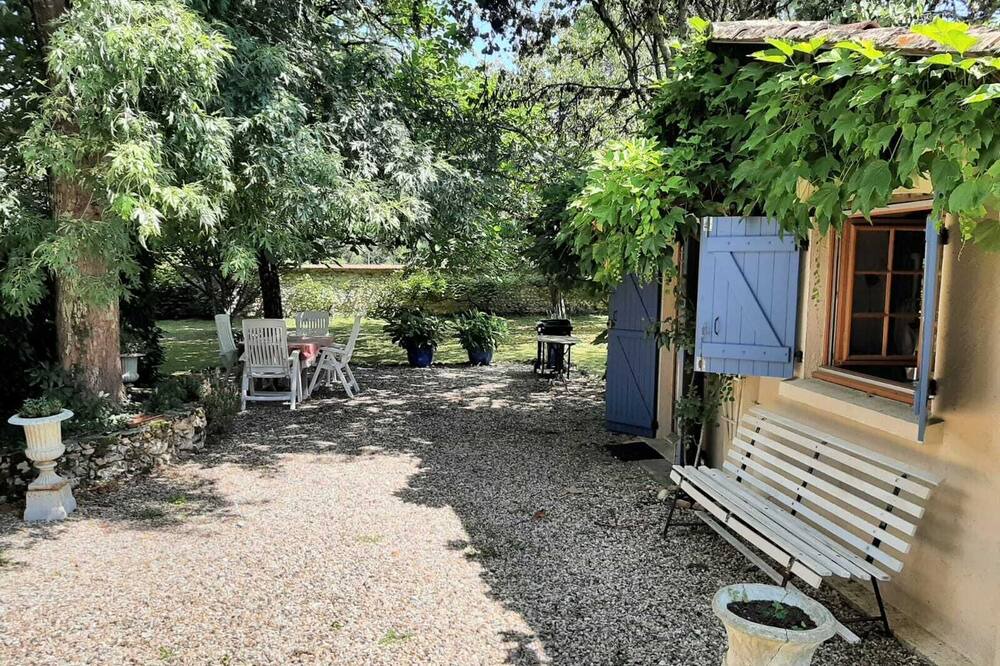 Photo of Outdoor in Saint-Leon-sur-l'Isle