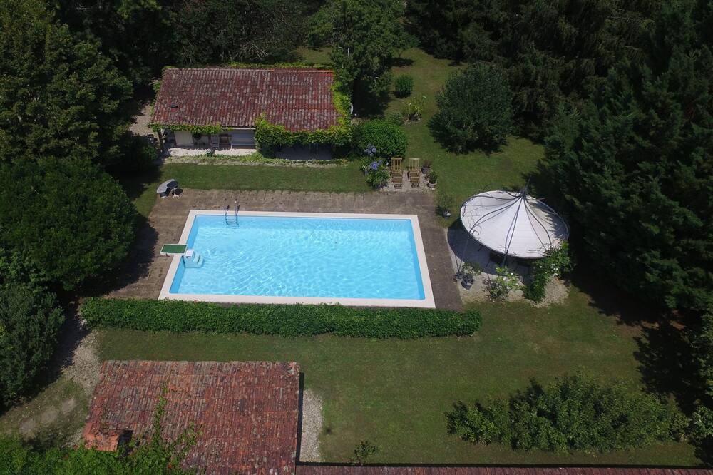 Photo of Outdoor in Saint-Leon-sur-l'Isle