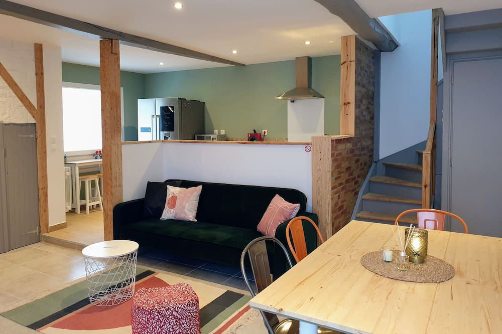 Photo of Livingroom in Boeil-Bezing