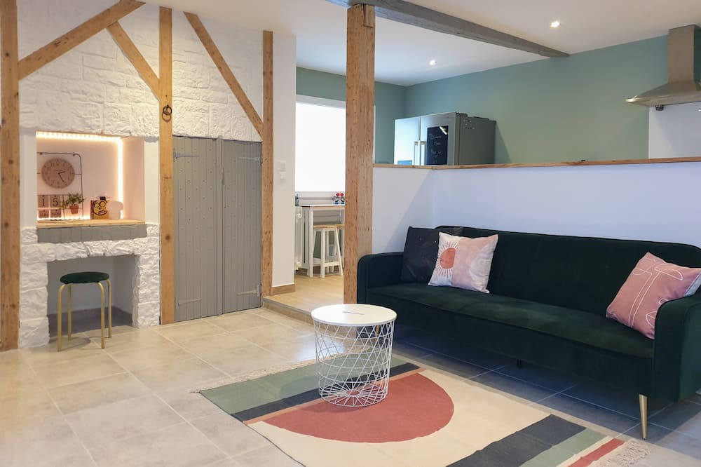 Photo of Livingroom in Boeil-Bezing