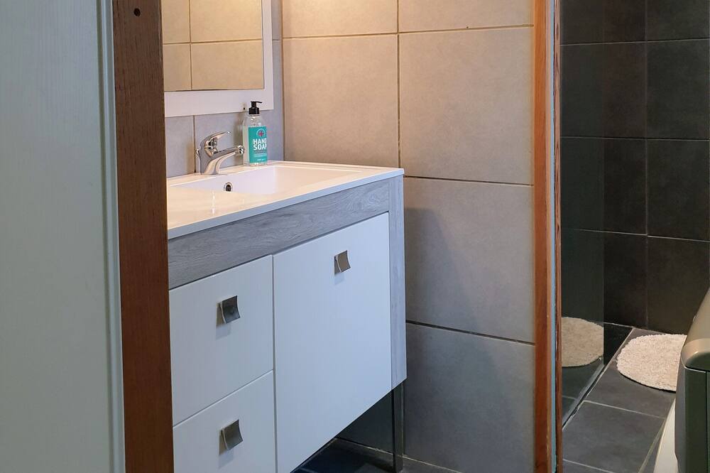 Photo of Bathroom in Boeil-Bezing