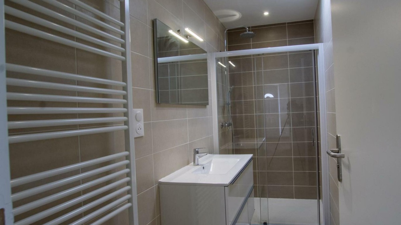 Photo of Bathroom in Saint-Mesmin