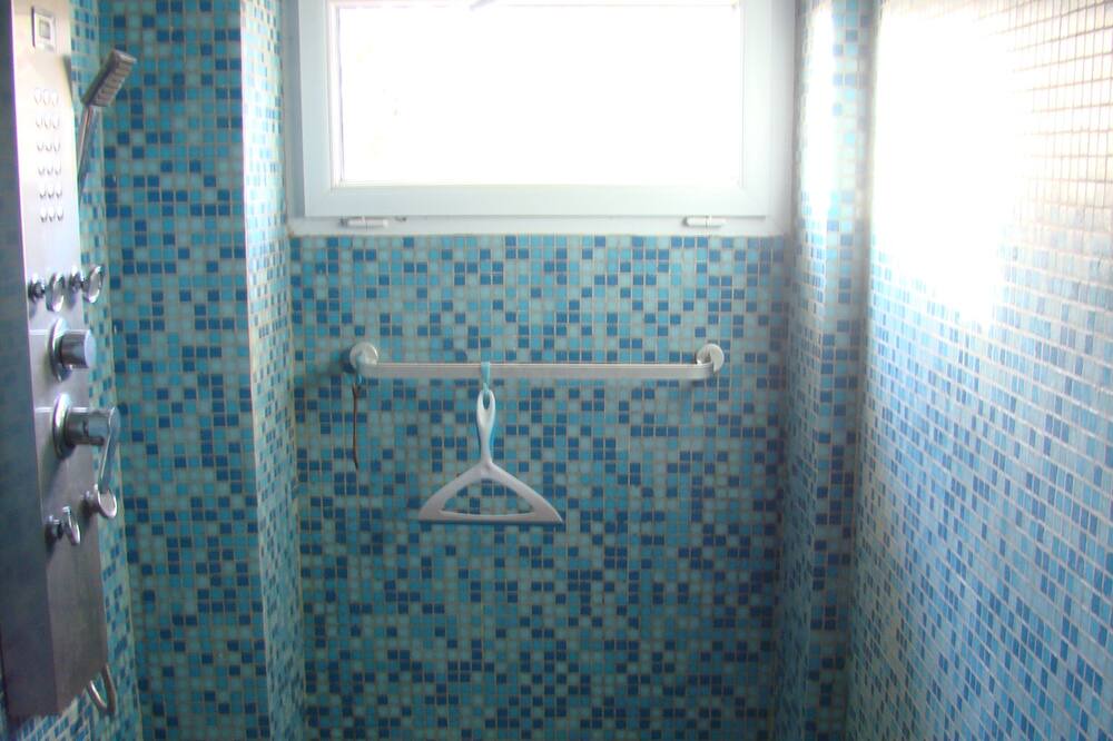 Photo of Bathroom in Mareuil en Perigord