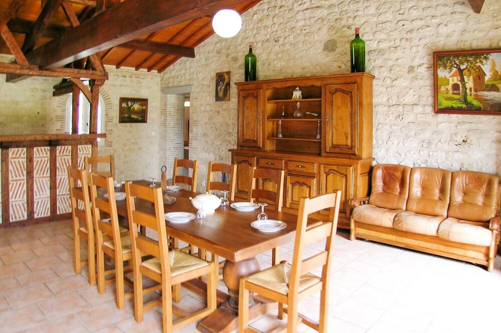 Photo of Livingroom in Gardonne