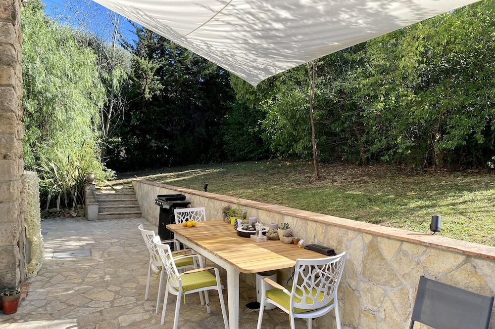 Photo of Patio Balcony in Les Maillans