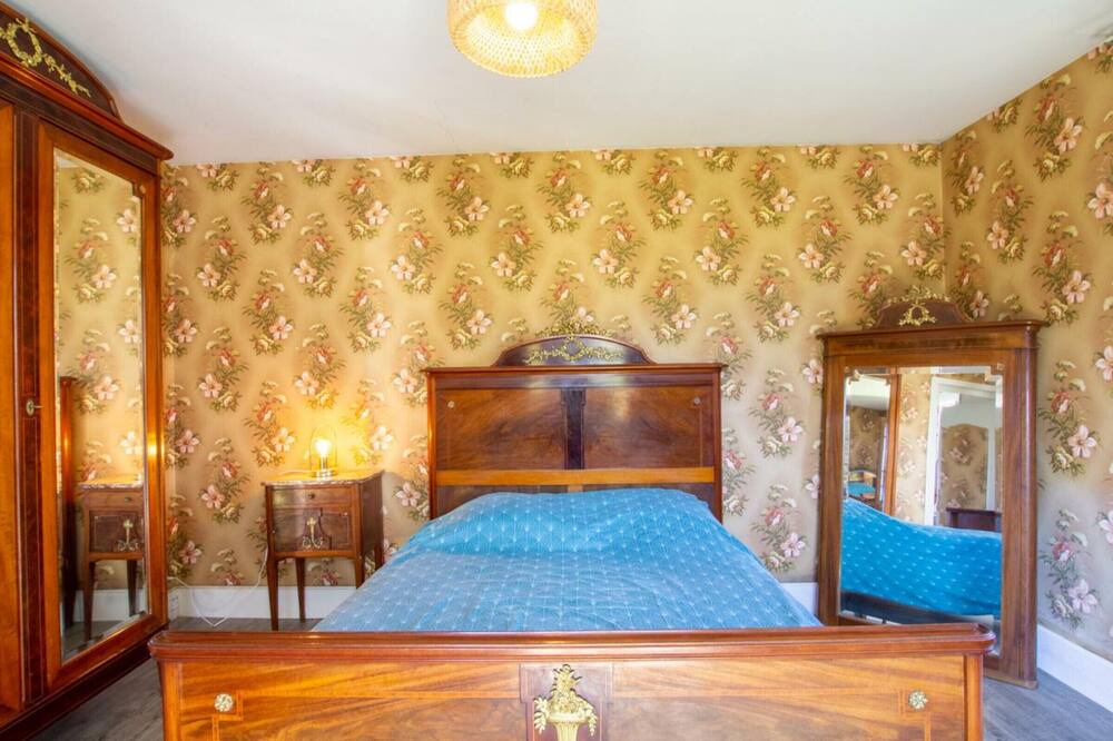 Photo of Bedroom in Bourdeilles