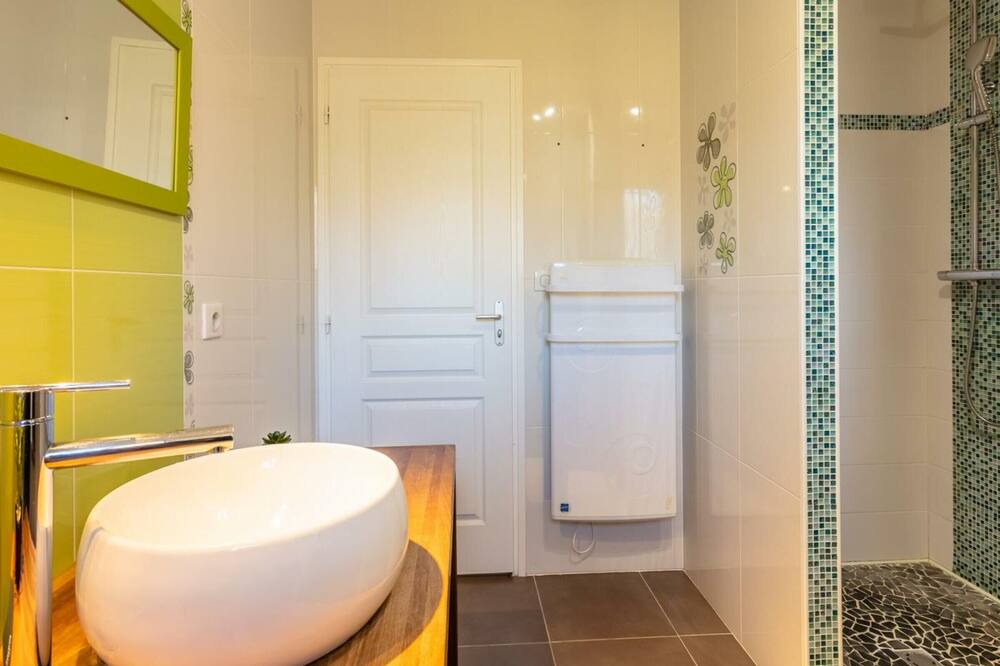 Photo of Bathroom in Saint-Cybranet