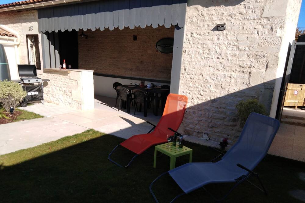 Photo of Patio Balcony in Villeneuve-la-Comtesse