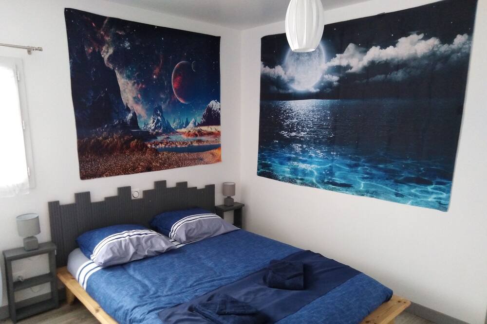 Photo of Bedroom in Villeneuve-la-Comtesse