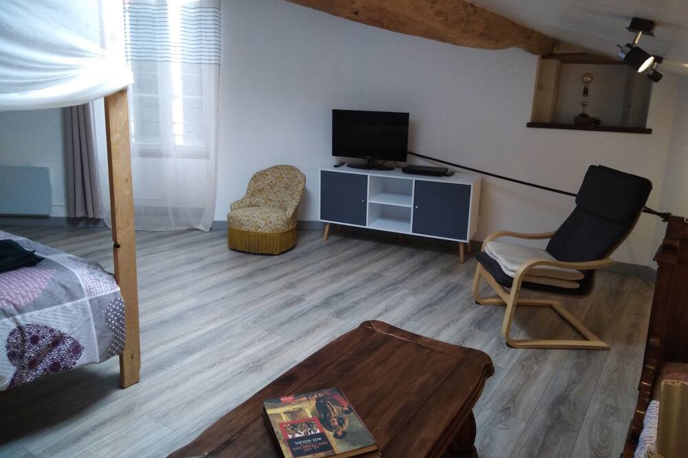 Photo of Livingroom in Villeneuve-la-Comtesse
