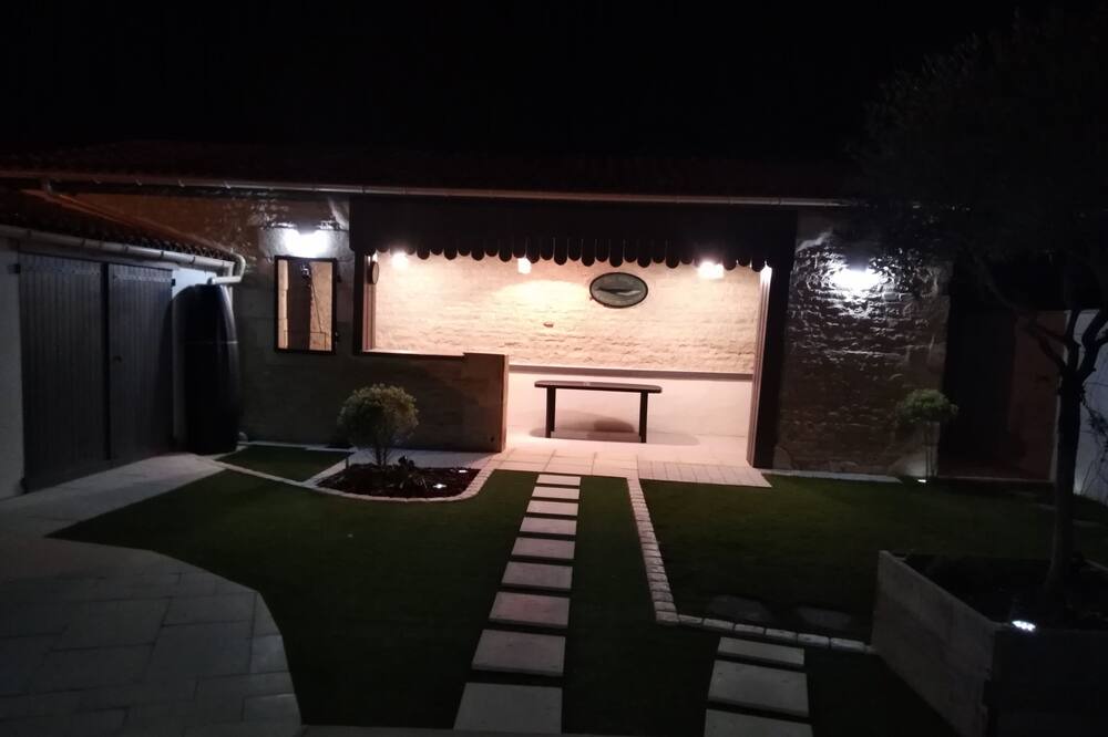 Photo of Others in Villeneuve-la-Comtesse