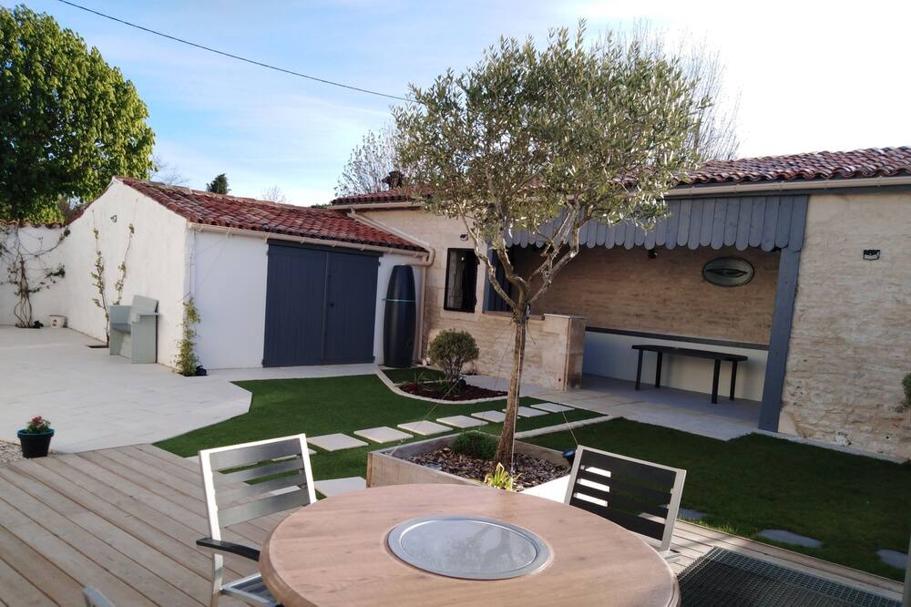 Photo of Patio Balcony in Villeneuve-la-Comtesse