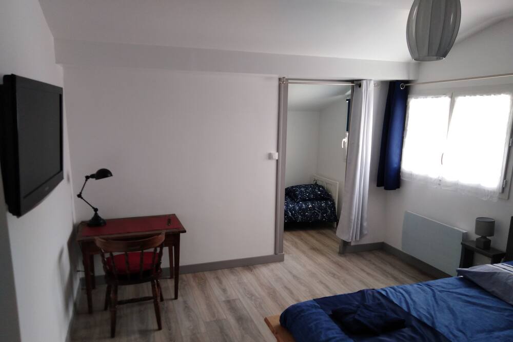Photo of Bedroom in Villeneuve-la-Comtesse