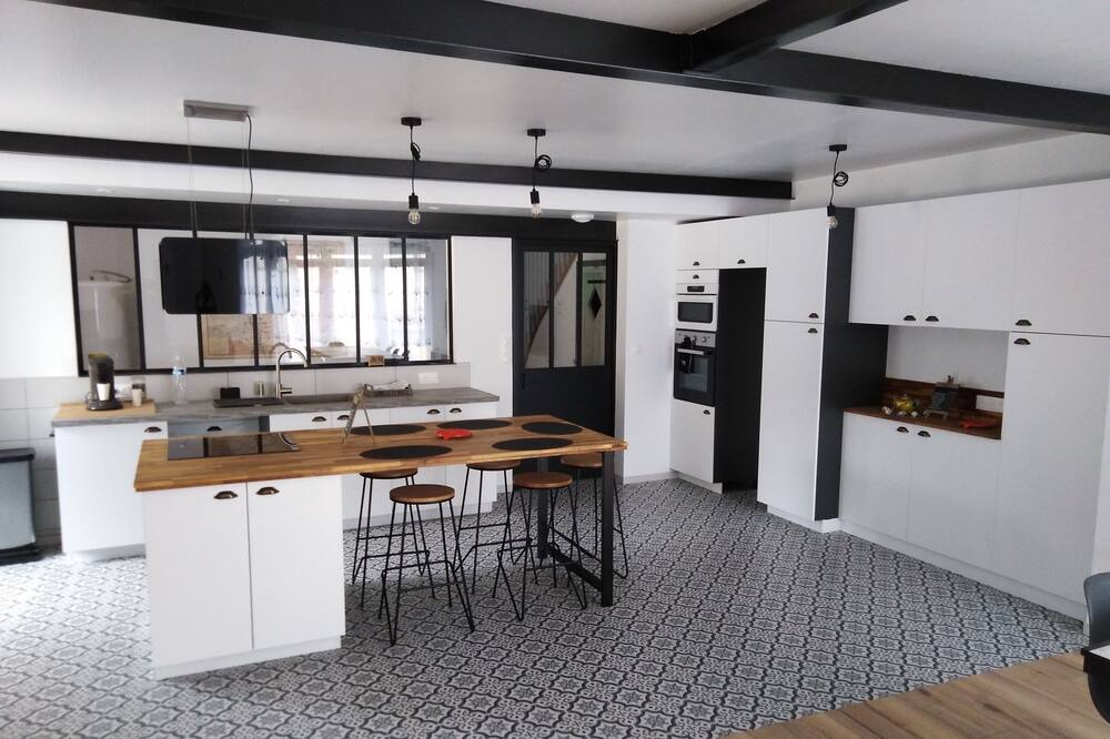Photo of Kitchen in Villeneuve-la-Comtesse