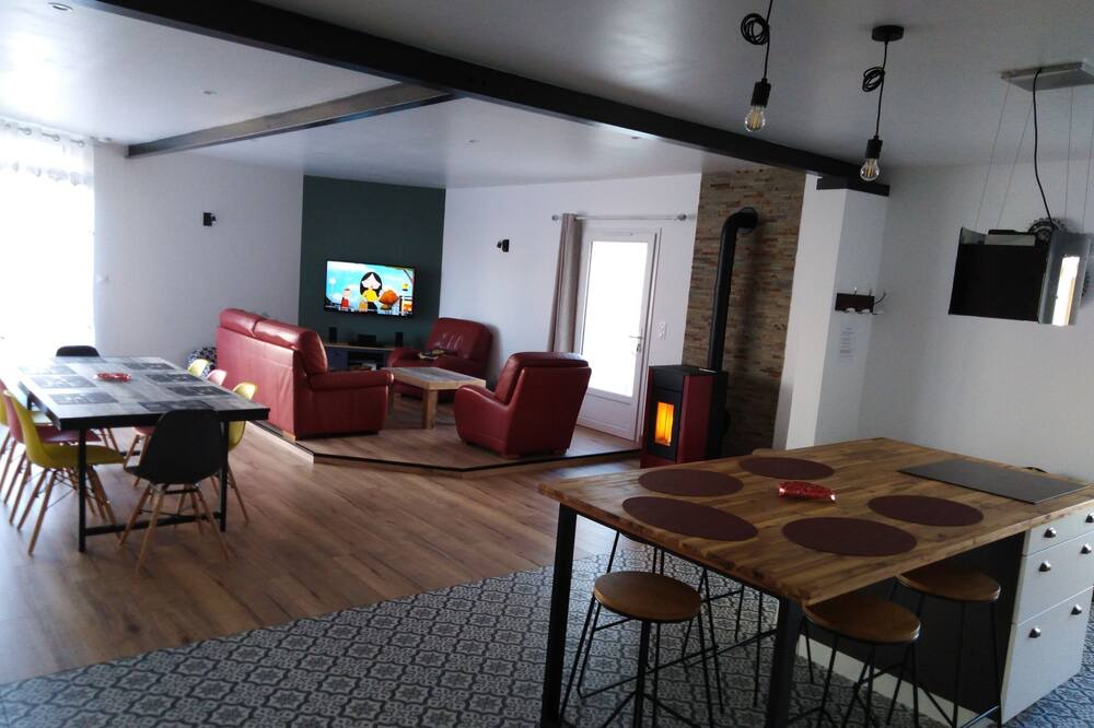 Photo of Livingroom in Villeneuve-la-Comtesse