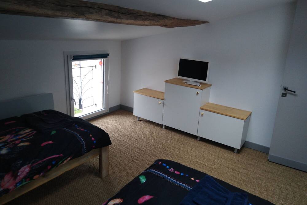 Photo of Bedroom in Villeneuve-la-Comtesse