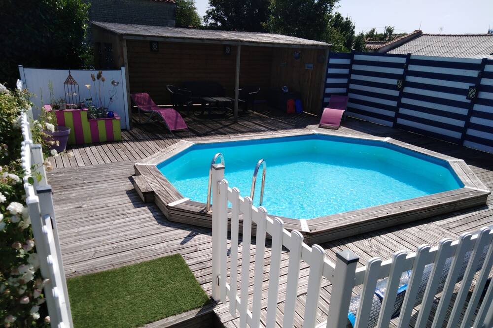 Photo of Outdoor in Villeneuve-la-Comtesse