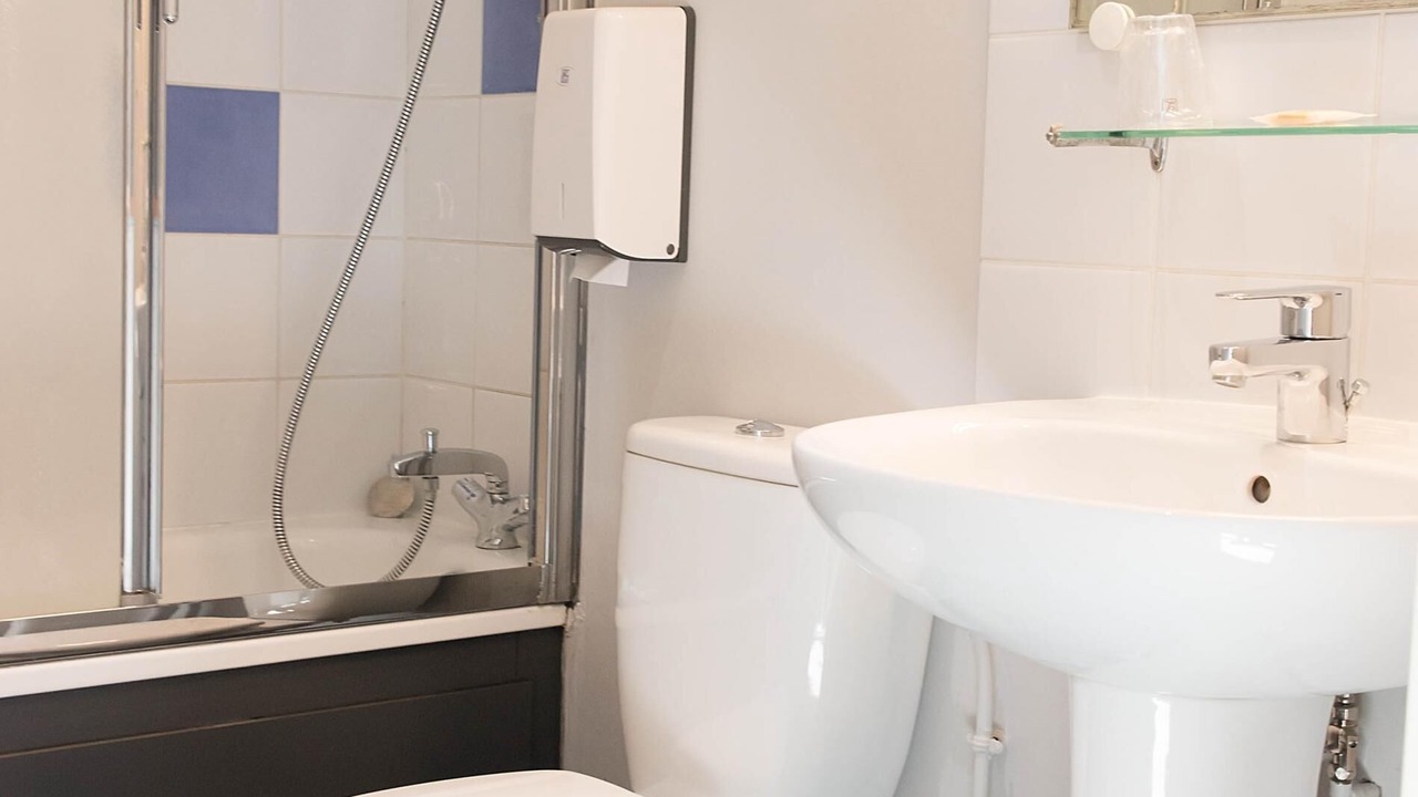 Photo of Bathroom in Montmorillon