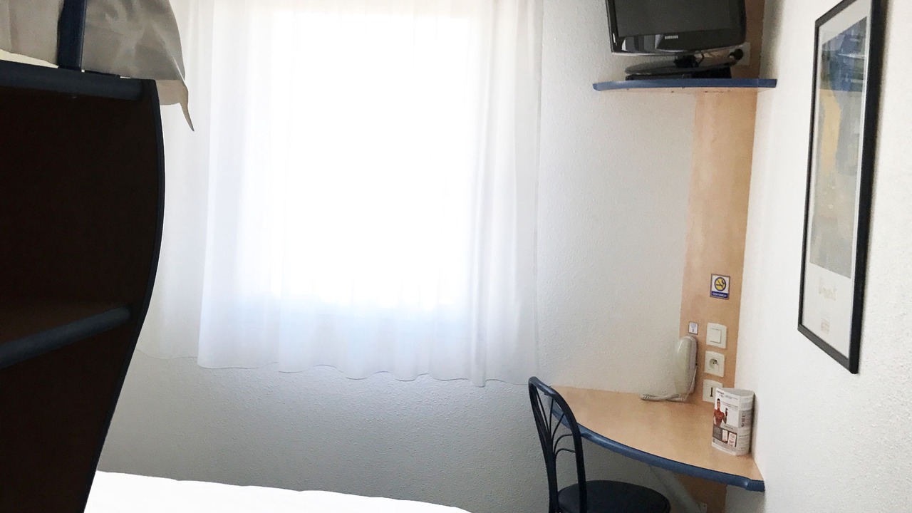 Photo of Bedroom in Creon