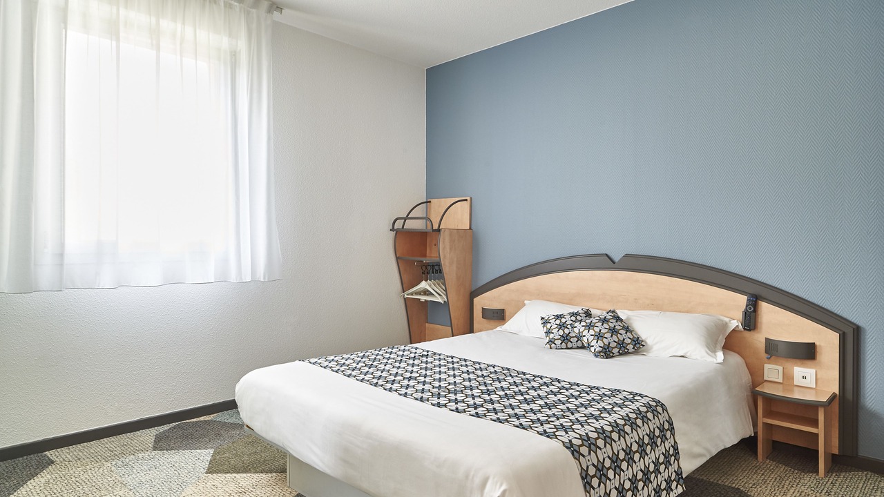 Photo of Bedroom in Creon