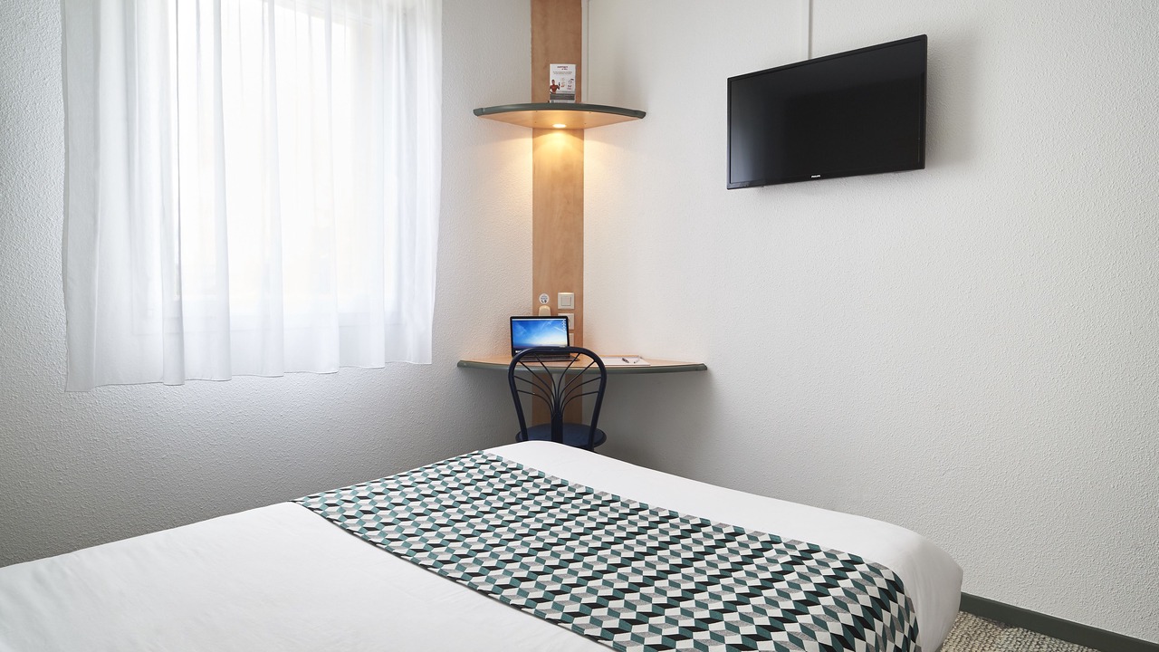 Photo of Bedroom in Creon