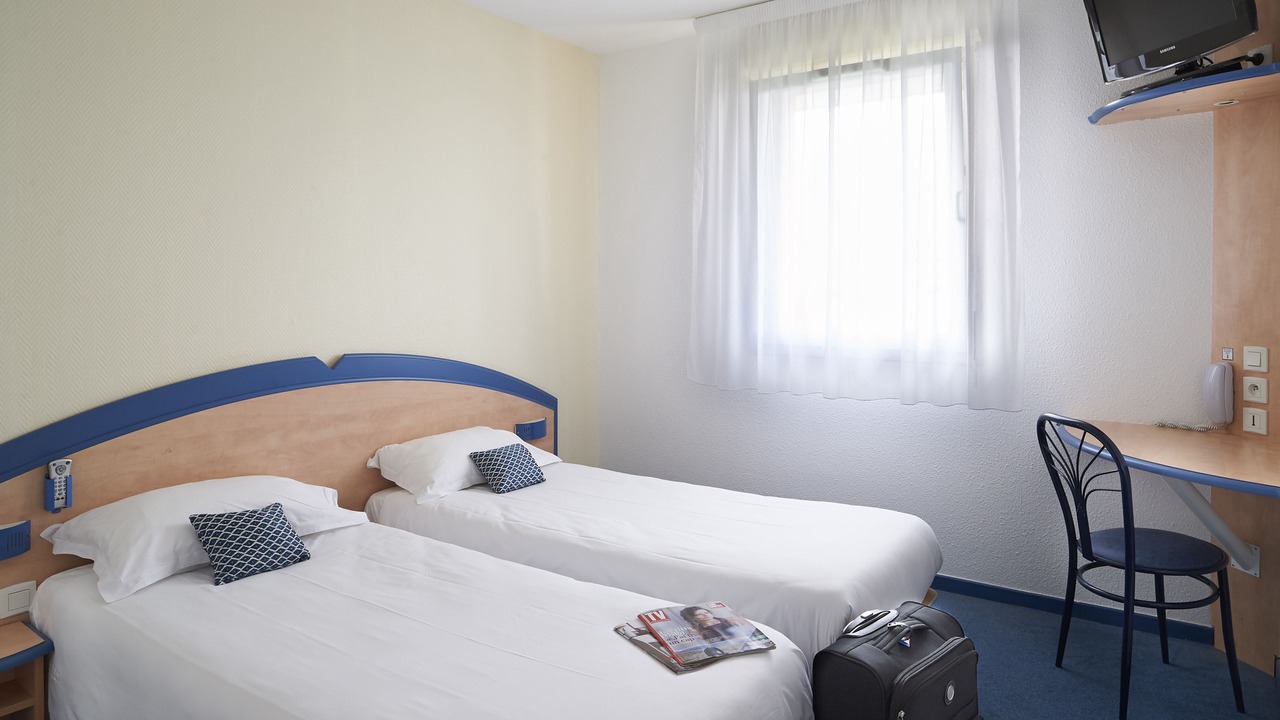 Photo of Bedroom in Creon