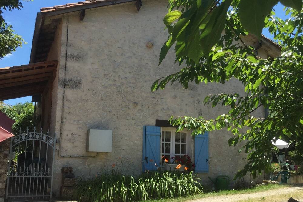 Photo of Outdoor in Sainte-Croix-de-Mareuil